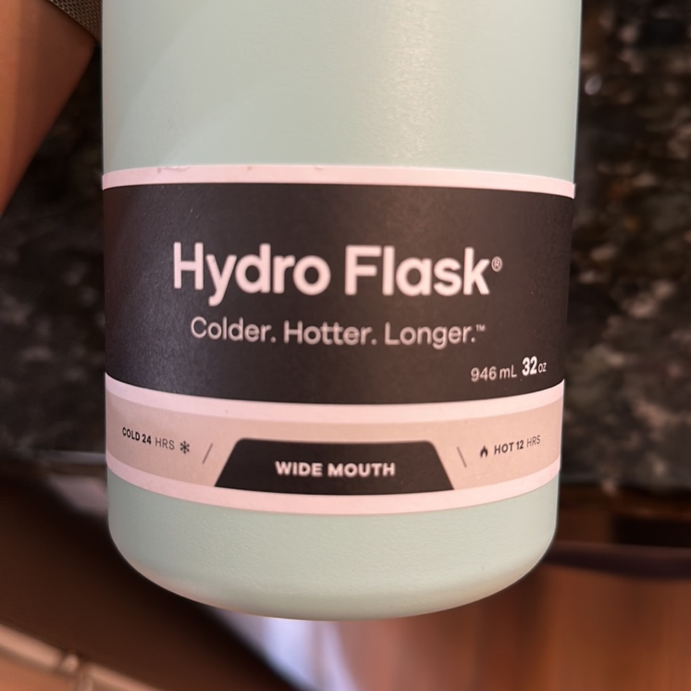 32 oz HydroFlask Dew - Picture 4 of 4